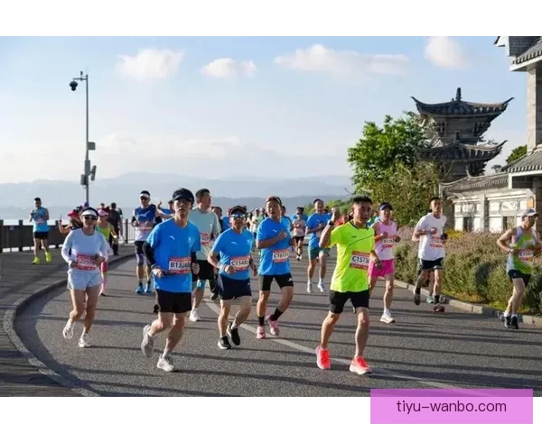 澜湄合作大理马拉松燃情开跑十二千名跑者竞技风采